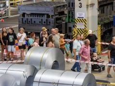 476 robotów i auta dla siedmiu marek. Rodziny zobaczyły fabrykę Stellantis od środka