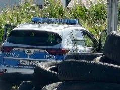 Mężczyzna przysypany przez ziemię