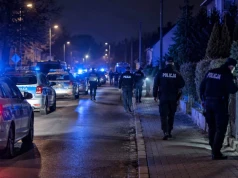 Nocna akcja policji zaniepokoiła mieszkańców. Kogo szukali?