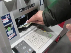 Europejski Bank Centralny ostrzega przed awariami terminali płatniczych. Tyle gotówki powinni wypłacić klienci