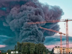 Dym widoczny z kilku kilometrów, ogień buchał zewsząd, strawił wszystko. Marywilska 44 powróci! Jest pozwolenie na budowę