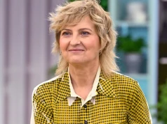 Iza Kuna pokochała jeansy. Zobacz jej patent na elegancki look po 50-tce