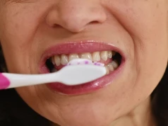 Robisz to odruchowo co rano? Dentystka ostrzega: Przenigdy nie myj zębów w tych momentach