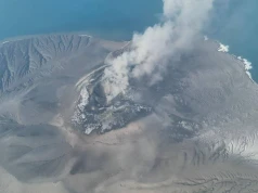 Erupcja wulkanu Anak Krakatau w Indonezji. Ruch lotniczy sparaliżowany