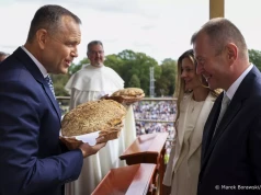 "Ręce precz od polskiej ziemi". Ostry apel Nawrockiego na Jasnej Górze