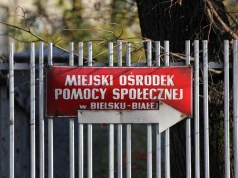 Usługi opiekuńcze MOPS trafią do organizacji pozarządowej? Są obawy pracowników. Są pytania radnego