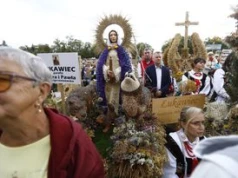 Częstochowa: Polska wieś przywiozła na Jasną Górę niezwykłe dzieła. Wieńce zachwycają kunsztem