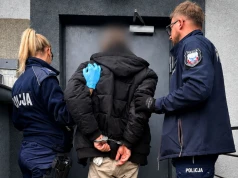 Ukradł skarbonkę z pieniędzmi na chore dziecko. Policjanci zatrzymali go, gdy znów pojawił się pod sklepem
