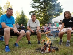 Pieczoki, przejażdżki i Bezmiana. Ognisko nad Olzą w Wierzniowicach