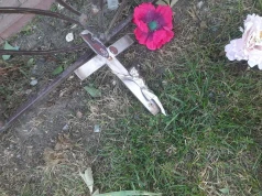 Wyciął szlifierką przydrożny krzyż. Wcześniej zniszczył kapliczki pod kościołem