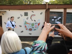 Nostalgiczna mozaika na ścianie sklepu "U Gosi" została odsłonięta