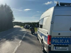 Zderzenie osobówki z motorowerem. Są ranni
