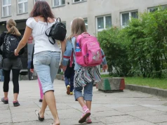 Samotnie wychowuje dzieci, nie pracuje. "Obudzisz się z ręką w nocniku"