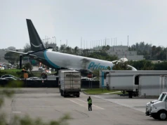 Samolot wypadł z pasa startowego na lotnisku w Miami. Uderzył w wiele pojazdów