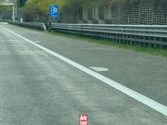 Austria ma sposób na gęstą mgłę. Wystarczy spojrzeć na pobocze