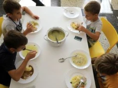 Przemyśl: Obiady w szkole po nowemu. "Nawet nazywanie ciecierzycy kulkami mocy nie pomaga"