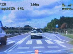 Kierowca Iveco nie wiedział, że wyprzedza policjantów. Dostał 20 punktów karnych