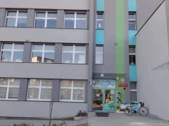 Fragmenty ostrza wykryto przed zjedzeniem posiłku przez dzieci. Przedstawiamy odpowiedzi dyrektor PM nr 25 w Jaworznie