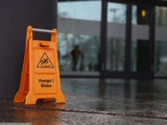 Pierwsze przymrozki. Kierowcy już sięgnęli po skrobaczki