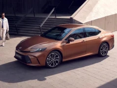 Toyota Camry tanieje o 42 tys. zł. Rocznik 2026 kosztuje teraz 149 800 zł
