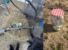 Ojciec zadzwonił, że syn ma trawę, syn doniósł, że ojciec ma broń. Jednemu grozi 3 lata, drugiemu 8