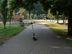 Paprocany: Radna chce poprawić bezpieczeństwo i rozdzielić ruch pieszy od rowerów i hulajnóg. Jest problem