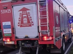 Groźny poranek w Lorcinie. Jednoślad zderzył się z osobówką, kierowca trafił do szpitala