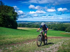 Sportowa rywalizacja w Dzięgielowie. Rowerzyści ścigali się po malowniczych trasach