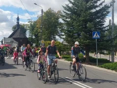 130 cyklistów na trasie do Byczyny! Wczoraj odbył się Rodzinny Piknik Rowerowy Stowarzyszenia Miłośników Ziemi Skomlińskiej (zdjęcia)