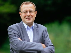 Był recenzentem pracy doktorskiej Karola Nawrockiego. Prowadzi bardzo znany podcast historyczny