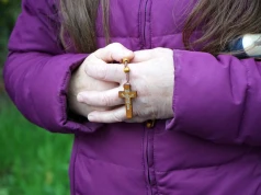 Kard. Burke w Amsterdamie: różaniec ma „ogromną moc”
