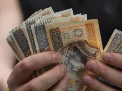 ZUS wypłaca co miesiąc nawet 4352,68 zł. Zarobki nie mają znaczenia