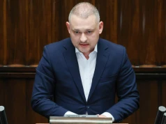 Poseł KO zawieszony w prawach członka klubu. Oto jego majątek