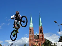 Drop to the City 3 w Rybniku za nami. 81 zawodników rywalizowało w miejskim downhillu. Zobacz wyniki i zdjęcia