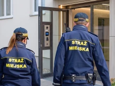 Zarejestrowałeś? Był obowiązek. Straż miejska może zapukać już o 6 rano. Za brak jednego wpisu grozi 5000 zł