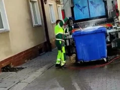 Detergenty i popłuczyny z kubłów wprost do kanalizacji burzowej i pod oknami mieszkańców