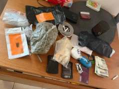 Znaczne ilości narkotyków, gotówka i sprzęt do porcjowania. Diler trafił do aresztu