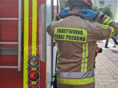 Seniorka w Tychach straciła przytomność. Służby weszły do mieszkania, wezwała je córka