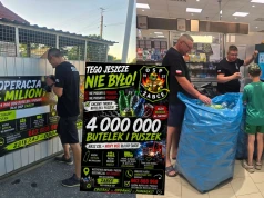 Żabce: strażacy zbierali butelki i puszki na wóz strażacki, ale ktoś im je ukradł