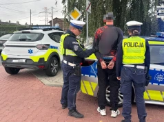 Prowadził samochód do przewozu krwi. Miał sądowe zakazy