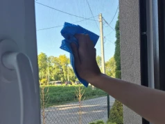 Kilka minut i moskitiera będzie jak nowa. Oto patent, który zawsze działa