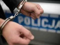 Policjanci nie mieli wątpliwości. Przerobiony paszport i mefedron przy 49-latku