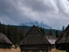 "Poidła dla koni" zamiast domów. Inwestycja w Zakopanem do rozbiórki
