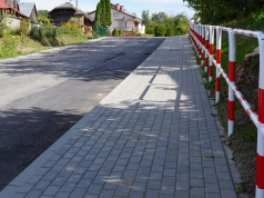 Jest nowy chodnik i szersza droga. Duża inwestycja w Starym Żmigrodzie