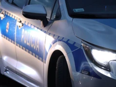 Awantura w krakowskim hostelu. 31-latek uszkodził drzwi i zaatakował policjanta
