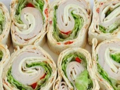 Biorę 3 tortille i kilka plastrów szynki. W 10 minut mam kolację lepszą niż kanapki