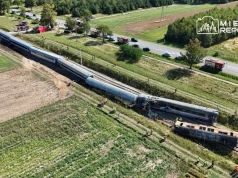 Katastrofa kolejowa pod Radomiem. Ciężarówka wjechała pod pociąg. Wielu rannych