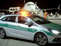 Awantura na pokładzie samolotu do Polski. Pięciu pasażerów wyprowadzono po lądowaniu