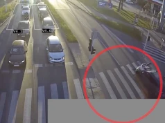 Sekundy od tragedii w Tychach. Nastolatek na hulajnodze elektrycznej wjechał na skrzyżowanie na czerwonym