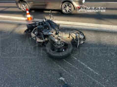 Zderzenie dwóch aut i motocyklisty na trasie S8. Ranny motocyklista trafił do szpitala
